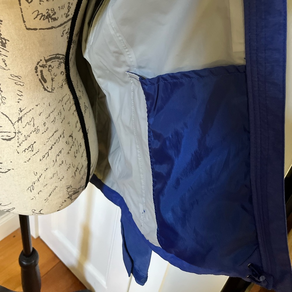 The North Face Venture 2 Rain Jacket in Sodalite Blue Heather. Women's Size: M. - Picture 9 of 15